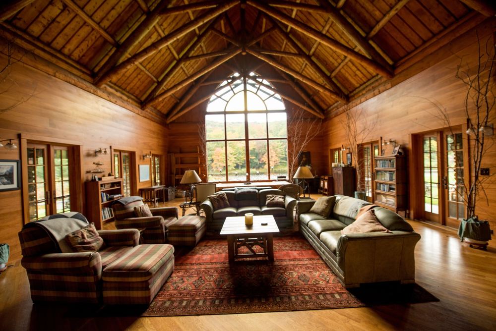 Lakefalls Lodge on the edge of Woods Mill Pond
